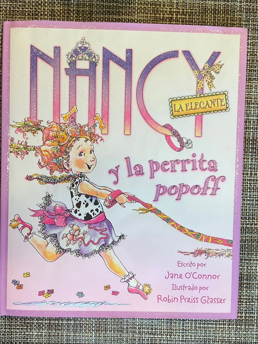 Nancy la elegance hardcover book, Spanish NWT